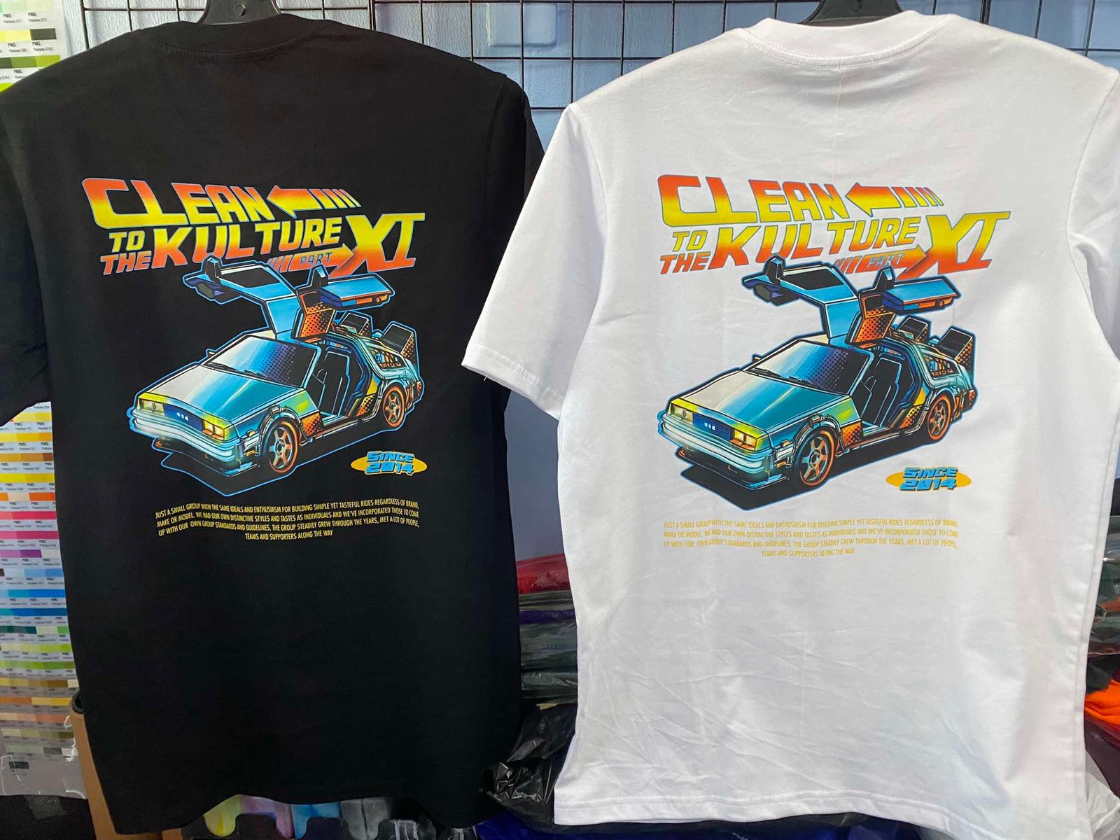 Camisetas negras y blancas personalizadas con impresión DTF a todo color