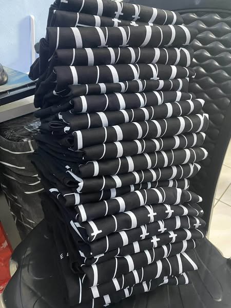 Lote grande de prendas negras personalizadas